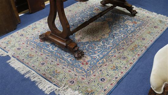 A Kirman medallion rug, 192 x 142cm